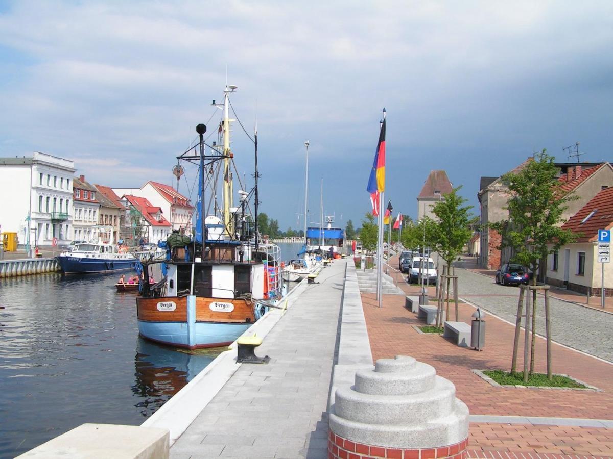 Blick Auf Yachthafen An Der Ostsee Ueckermunde Exterior photo